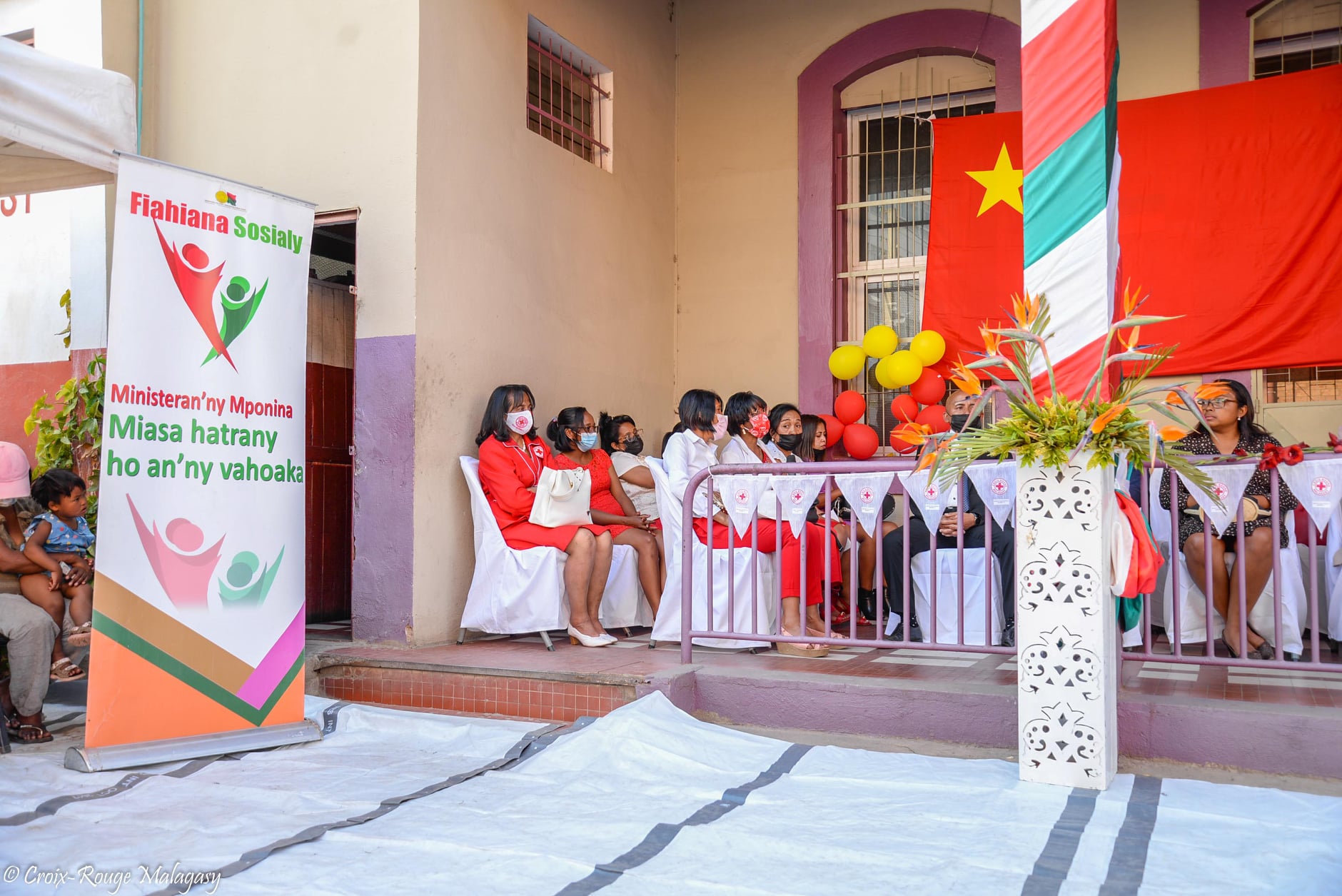 Cérémonie de remise de jouets, de fourniture scolaire pour les enfants du District 5